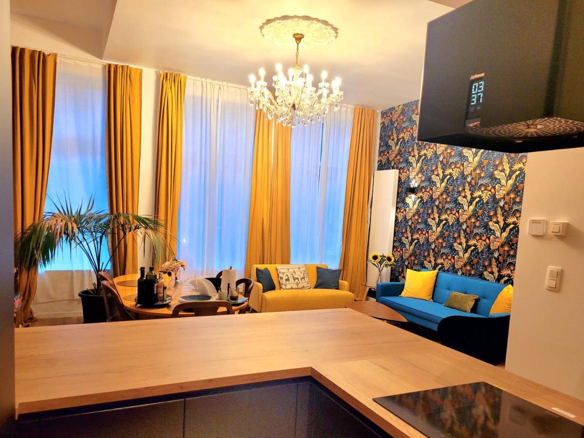 Brand New Camelia Room With Private Bathroom Brüksel Dış mekan fotoğraf