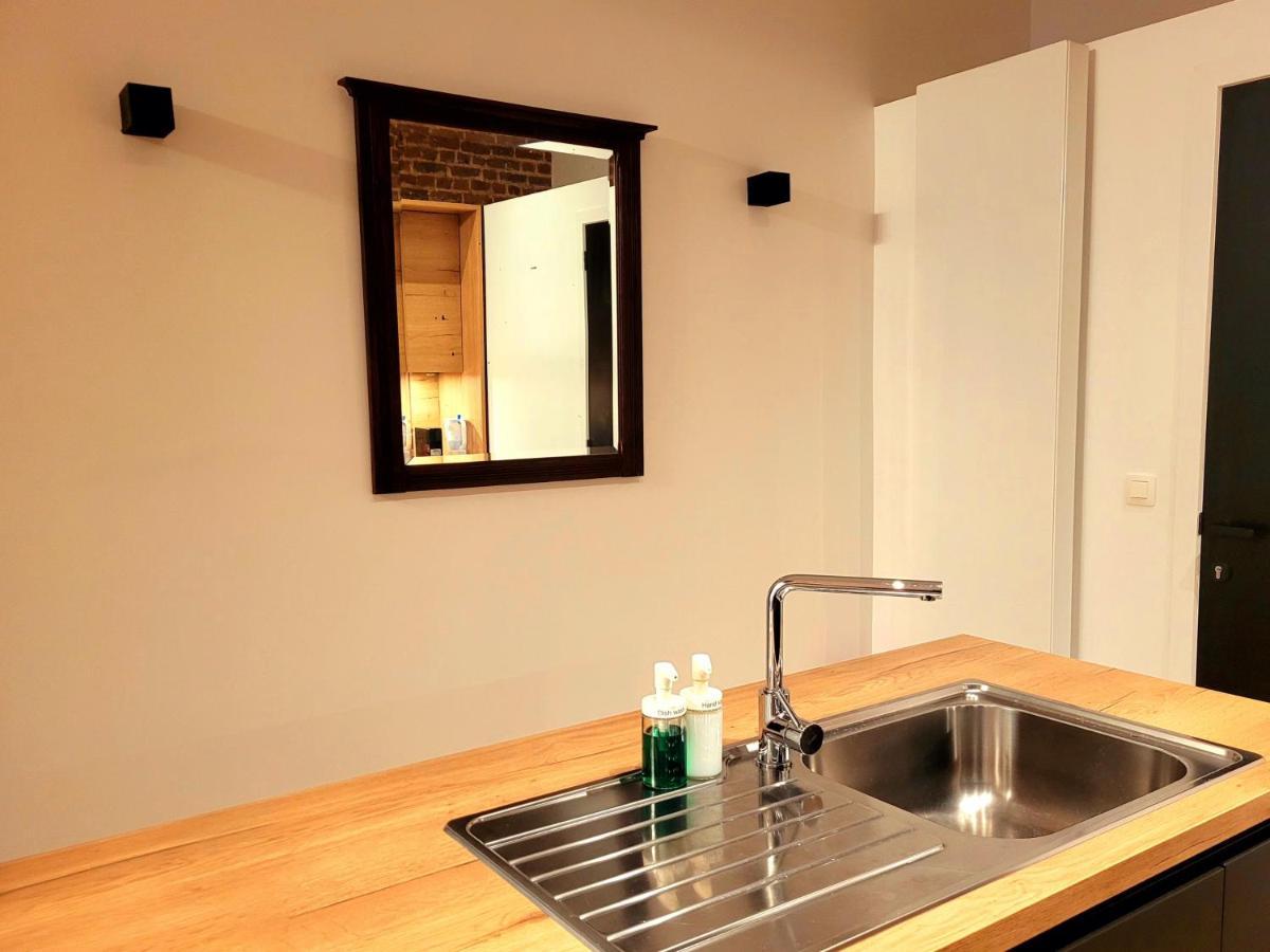 Brand New Camelia Room With Private Bathroom Brüksel Dış mekan fotoğraf