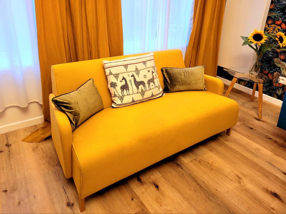 Brand New Camelia Room With Private Bathroom Brüksel Dış mekan fotoğraf