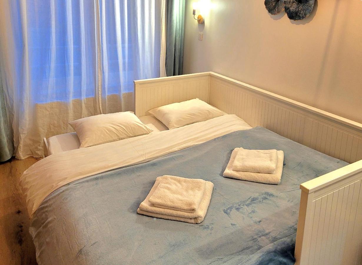 Brand New Camelia Room With Private Bathroom Brüksel Dış mekan fotoğraf