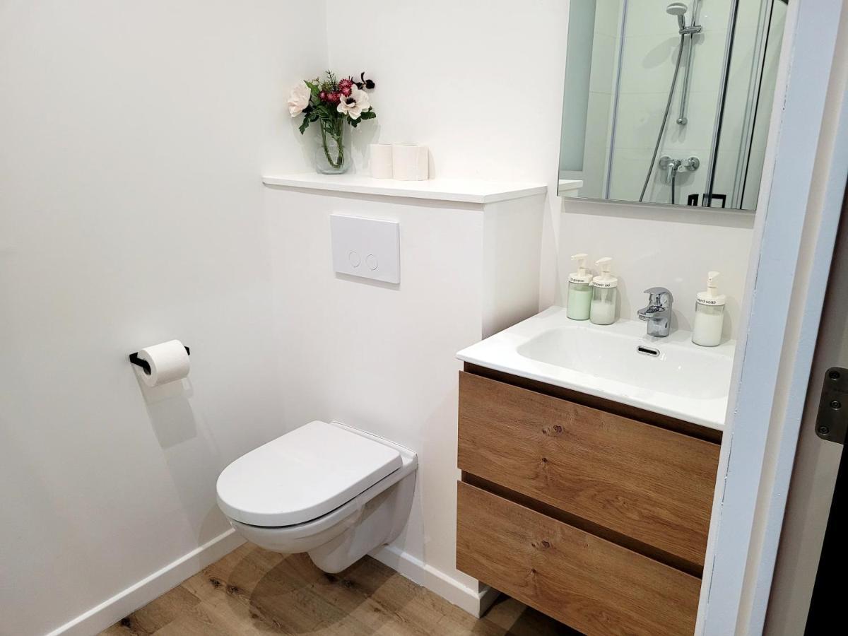 Brand New Camelia Room With Private Bathroom Brüksel Dış mekan fotoğraf